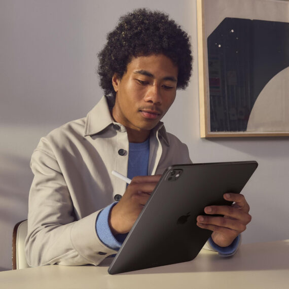 Apple iPad Pro M4 (2024) 13 pouces Noir Sidéral Standard glass - Image 4
